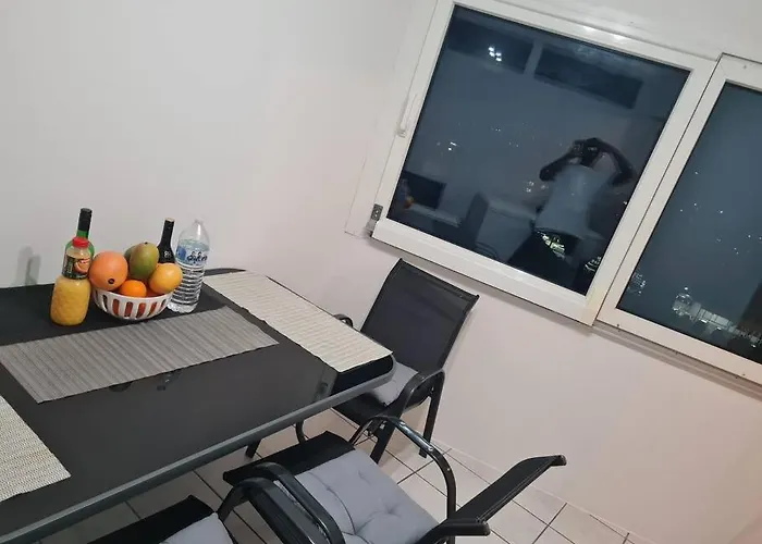 1 Beautiful Room In An 3-Bed-Room-Appart